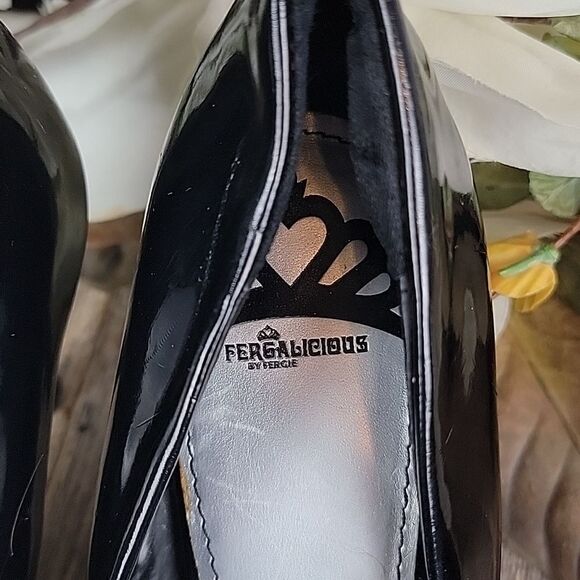 Fergaliscious by Fergie heeled pumps Size 9M - Picture 3 of 11